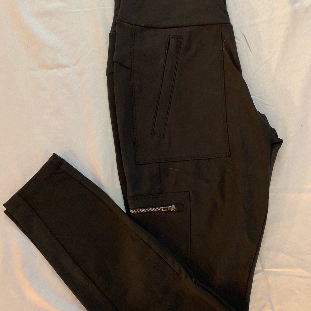 Athleta Headline Hybrid Cargo Tight Size 2